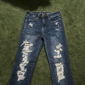 Skinny jeans with rips